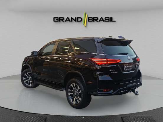 TOYOTA-HILUX SW4-2.8 D-4D TURBO DIESEL SRX PLATINUM 4X4 AUTOMÁTICO TOYOTA-HILUX SW4-2024