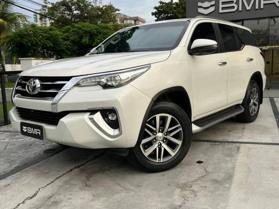 TOYOTA HILUX SW4 2.8 SRX 4X4 7 LUGARES 16V TURBO INTERCOOLER DIESEL 4P AUTOMÁTICO