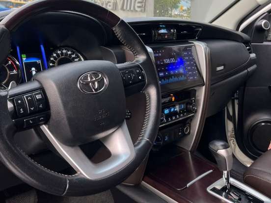 TOYOTA-HILUX SW4-2020
