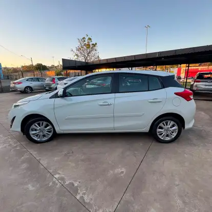 TOYOTA-YARIS-2019
