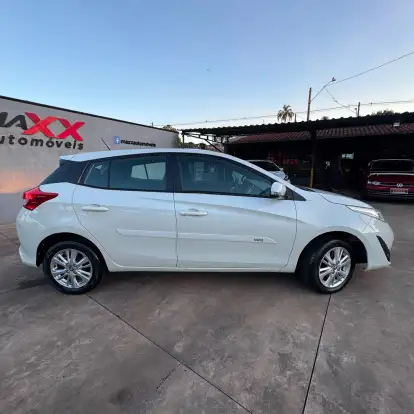 TOYOTA-YARIS-2019