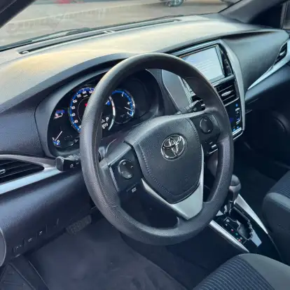 TOYOTA-YARIS-2019