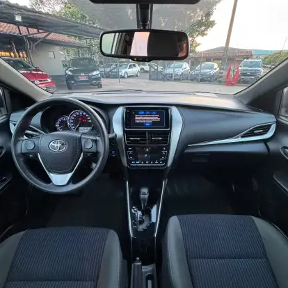 TOYOTA-YARIS-2019
