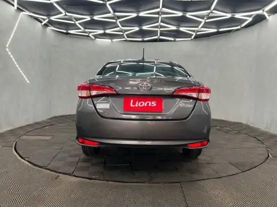 TOYOTA-YARIS-2025