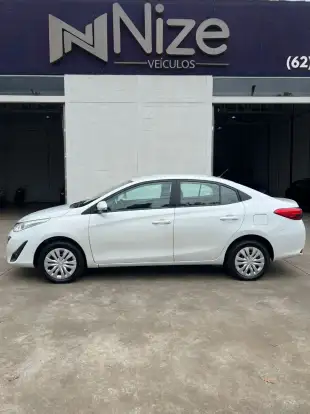 TOYOTA-YARIS-2021