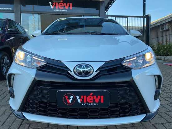 TOYOTA-YARIS-2022