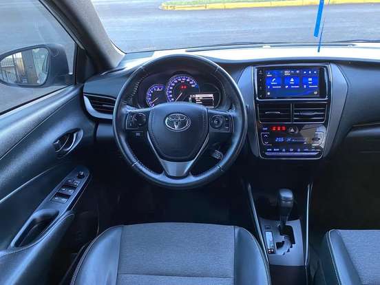 TOYOTA-YARIS-2022