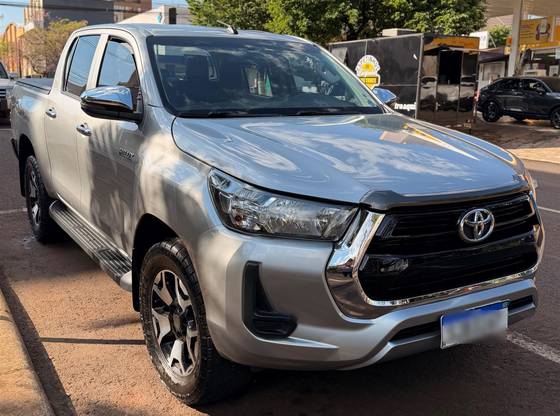 TOYOTA HILUX 2.8 D-4D TURBO DIESEL CD POWER PACK 4X4 MANUAL