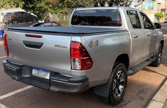 TOYOTA-HILUX-2023