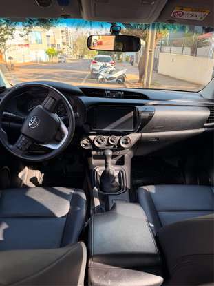 TOYOTA-HILUX-2023