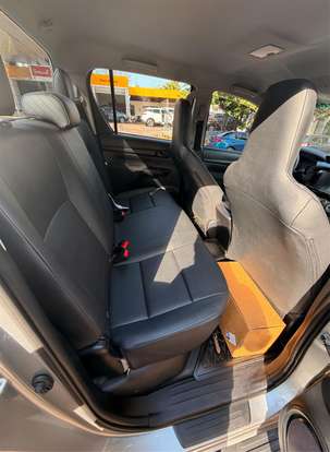 TOYOTA-HILUX-2023