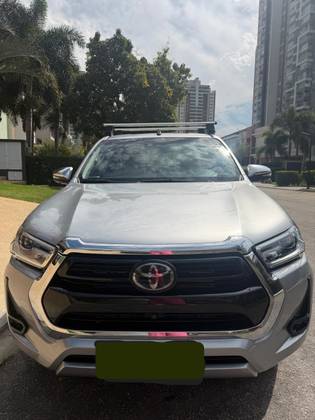 TOYOTA HILUX 2.8 D-4D TURBO DIESEL CD SRX 4X4 AUTOMÁTICO