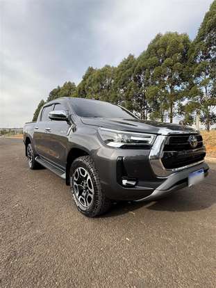 TOYOTA-HILUX-2.8 D-4D TURBO DIESEL CD SRX LIMITED 4X4 AUTOMÁTICO TOYOTA-HILUX-2023