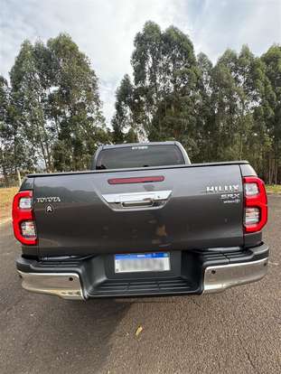 TOYOTA-HILUX-2.8 D-4D TURBO DIESEL CD SRX LIMITED 4X4 AUTOMÁTICO TOYOTA-HILUX-2023