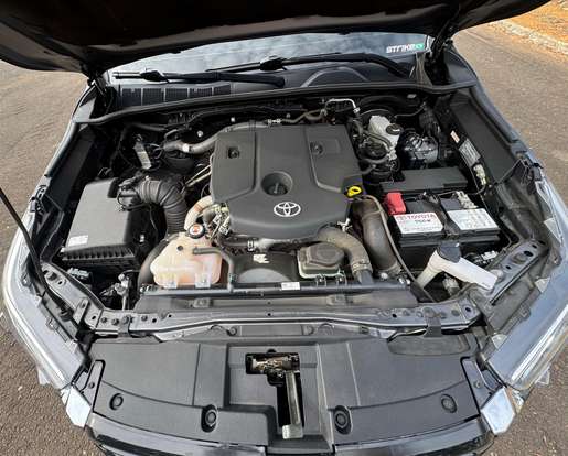 TOYOTA-HILUX-2023
