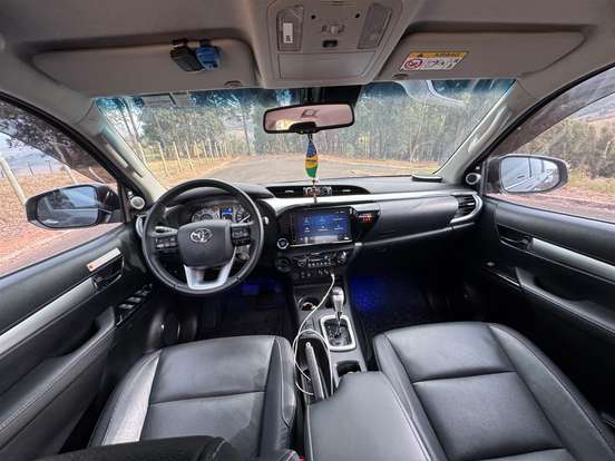 TOYOTA-HILUX-2.8 D-4D TURBO DIESEL CD SRX LIMITED 4X4 AUTOMÁTICO TOYOTA-HILUX-2023