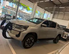 TOYOTA HILUX 2.8 D-4D TURBO DIESEL CD SRX 4X4 AUTOMÁTICO TOYOTA HILUX 2.8 D-4D TURBO DIESEL CD SRX 4X4 AUTOMÁTICO