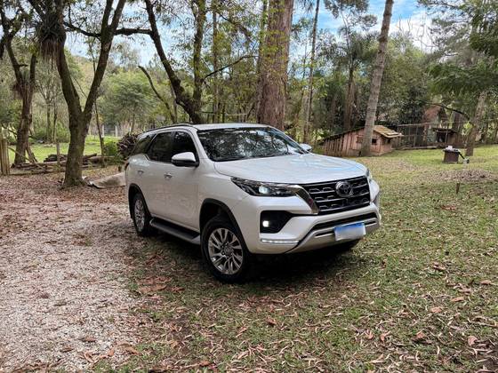 TOYOTA HILUX SW4 2.8 D-4D TURBO DIESEL SRX 7L 4X4 AUTOMÁTICO