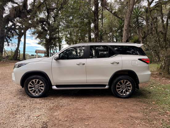 TOYOTA-HILUX SW4-2022