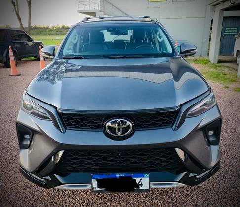 TOYOTA HILUX SW4 2.8 D-4D TURBO DIESEL SRX PLATINUM 7L 4X4 AUTOMÁTICO