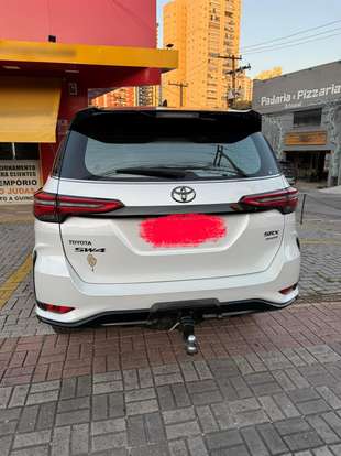 TOYOTA-HILUX SW4-2024