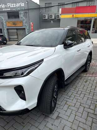 TOYOTA-HILUX SW4-2024