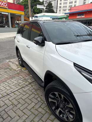 TOYOTA-HILUX SW4-2024