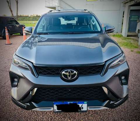 TOYOTA-HILUX SW4-2024