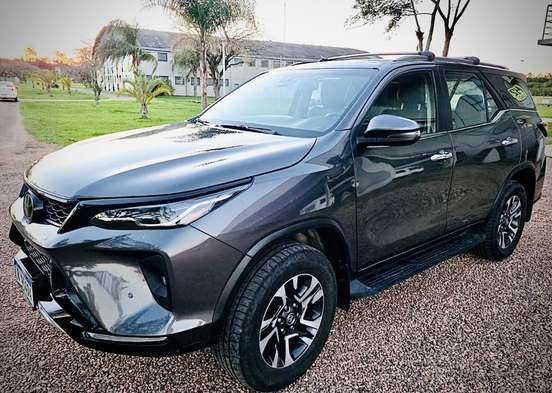 TOYOTA-HILUX SW4-2024