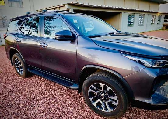 TOYOTA-HILUX SW4-2024