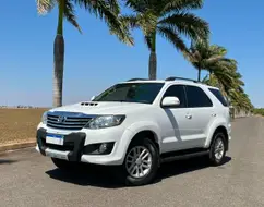 TOYOTA HILUX SW4 3.0 SRV 4X4 7 LUGARES 16V TURBO INTERCOOLER DIESEL 4P AUTOMÁTICO TOYOTA HILUX SW4 3.0 SRV 4X4 7 LUGARES 16V TURBO INTERCOOLER DIESEL 4P AUTOMÁTICO