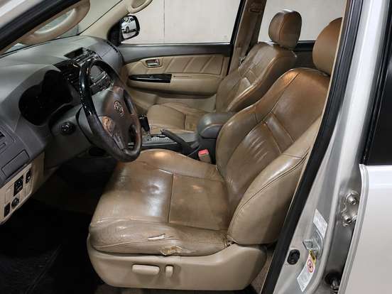 TOYOTA-HILUX SW4-2012