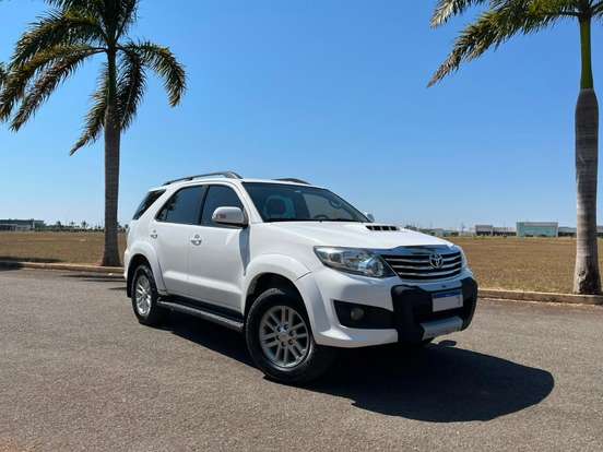 TOYOTA-HILUX SW4-3.0 SRV 4X4 7 LUGARES 16V TURBO INTERCOOLER DIESEL 4P AUTOMÁTICO TOYOTA-HILUX SW4-2013