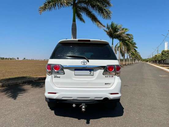 TOYOTA-HILUX SW4-3.0 SRV 4X4 7 LUGARES 16V TURBO INTERCOOLER DIESEL 4P AUTOMÁTICO TOYOTA-HILUX SW4-2013