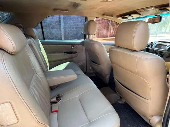 TOYOTA-HILUX SW4-2013