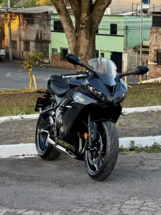 TRIUMPH DAYTONA 660 