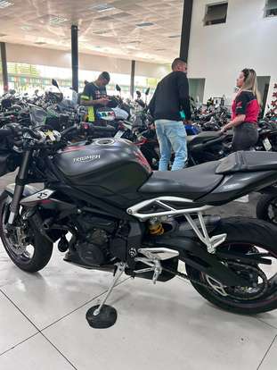 TRIUMPH-STREET TRIPLE 765 RS-2020