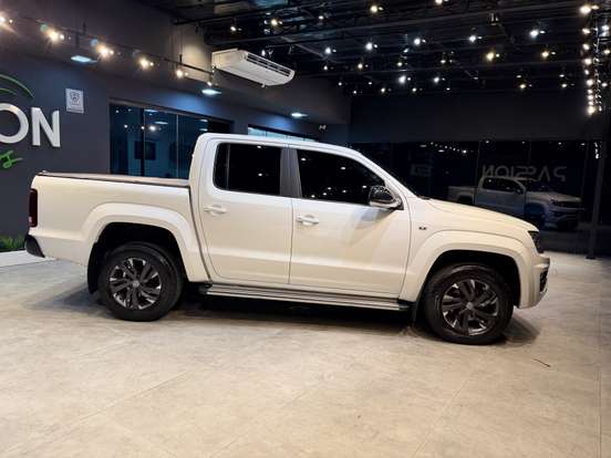 VOLKSWAGEN-AMAROK-2021