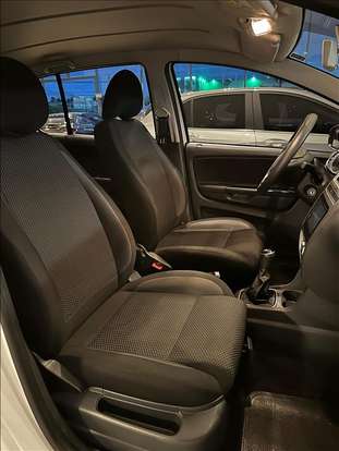 VOLKSWAGEN-FOX-2021