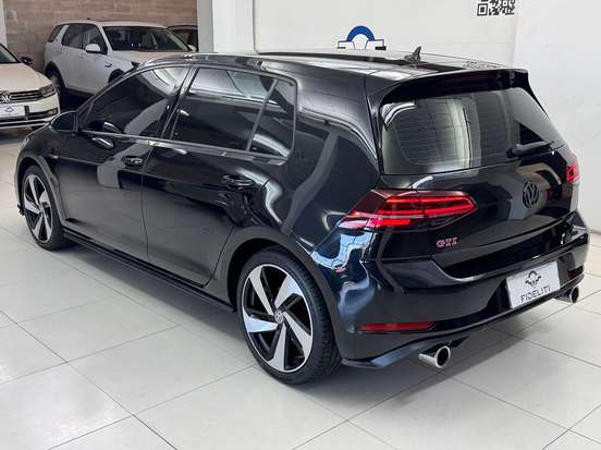 VOLKSWAGEN-GOLF-2019