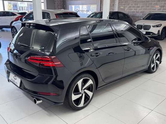 VOLKSWAGEN-GOLF-2019
