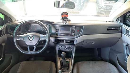 VOLKSWAGEN-POLO-2017