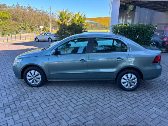 VOLKSWAGEN-VOYAGE-2010