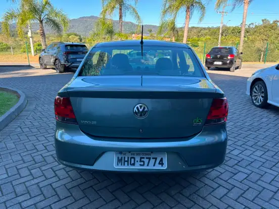VOLKSWAGEN-VOYAGE-2010