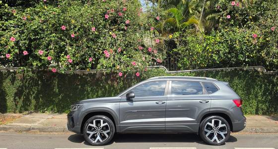 VOLKSWAGEN TAOS 1.4 250 TSI TOTAL FLEX HIGHLINE AUTOMÁTICO