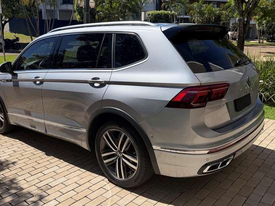 VOLKSWAGEN-TIGUAN-2.0 300 TSI GASOLINA ALLSPACE R-LINE AUTOMÁTICO VOLKSWAGEN-TIGUAN-2024