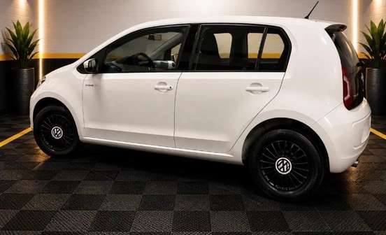 VOLKSWAGEN-UP-2016