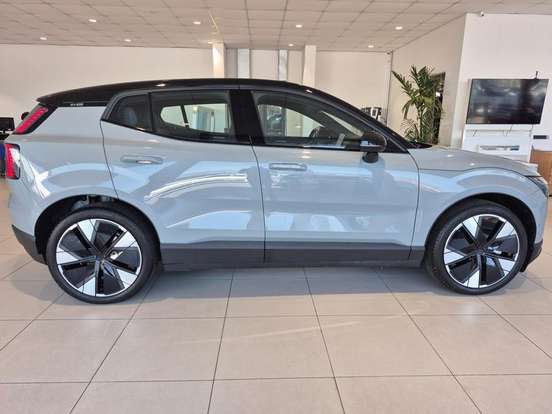 VOLVO-EX30-2024