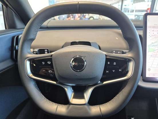 VOLVO-EX30-2024