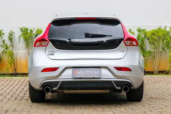 VOLVO-V40-2.0 T5 R DESIGN TURBO GASOLINA 4P AUTOMÁTICO VOLVO-V40-2015